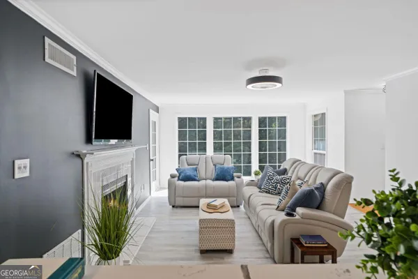 709 BERKELEY WOODS DR