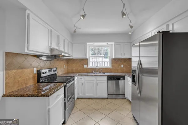 1138 MOORESTOWN CIR
