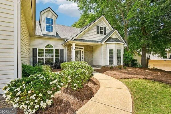 399 LAUREL OAKS LN