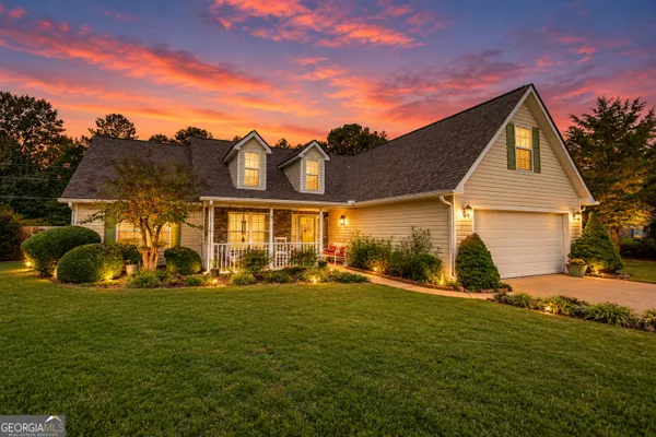 1038 ORCHARD CIR