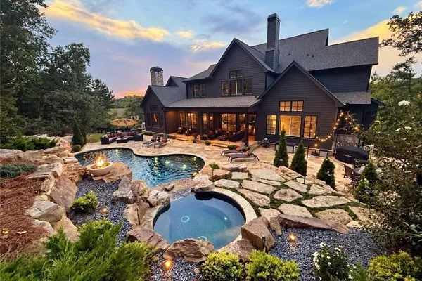 765 FOXHOLLOW RUN