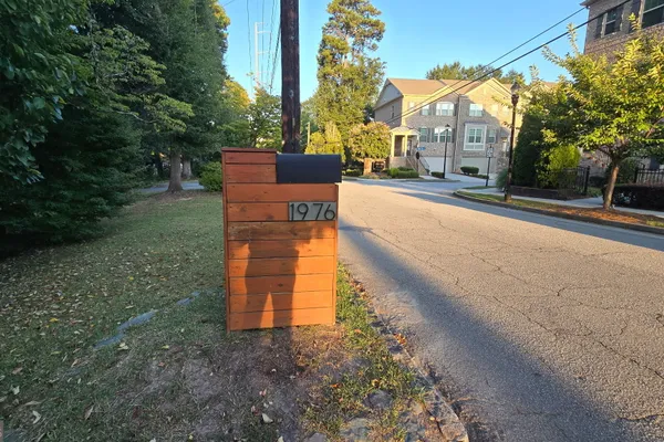1976 DERING CIR
