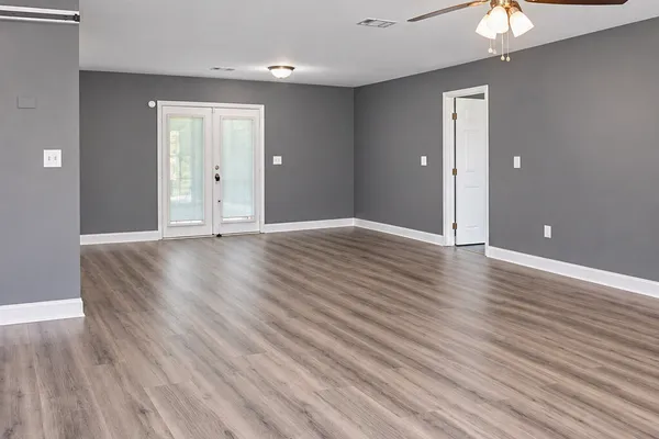 110 BRADLEY CIR