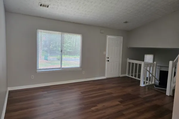 447 SHERWOOD CIR