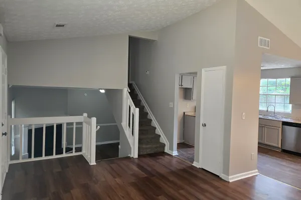 447 SHERWOOD CIR