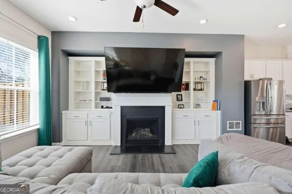 3317 PARK POINTE CIR