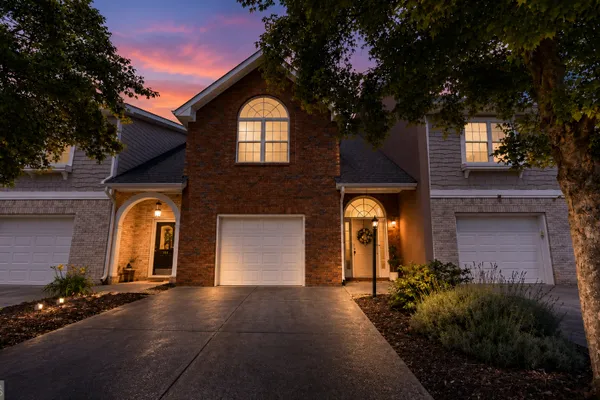 116 WISTERIA DR