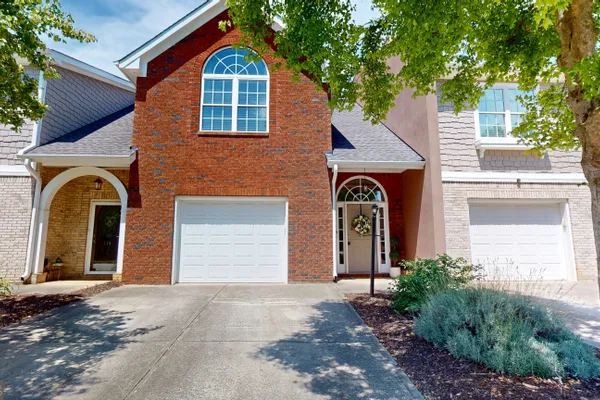 116 WISTERIA DR