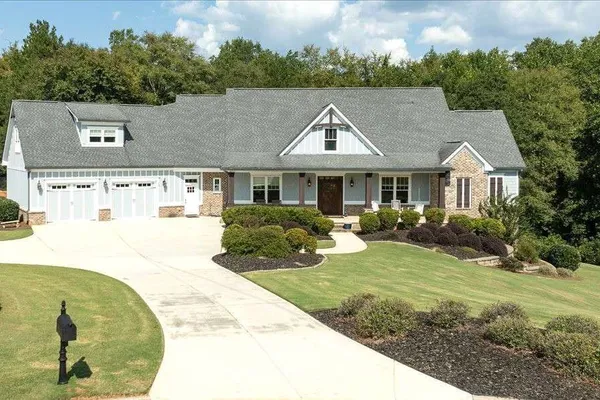 617 SKYLAND DR