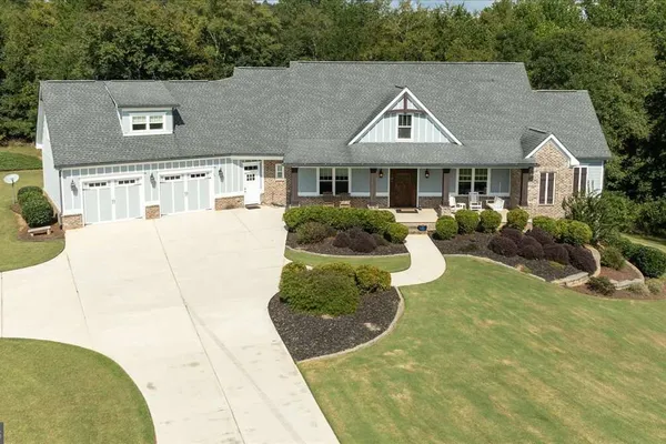 617 SKYLAND DR