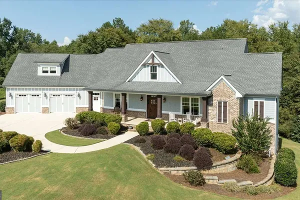 617 SKYLAND DR