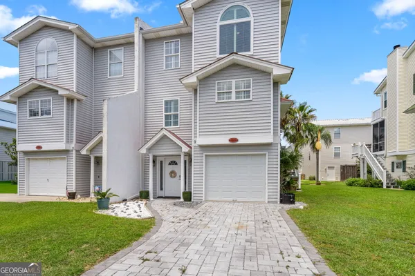 9 SEA BREEZE LN