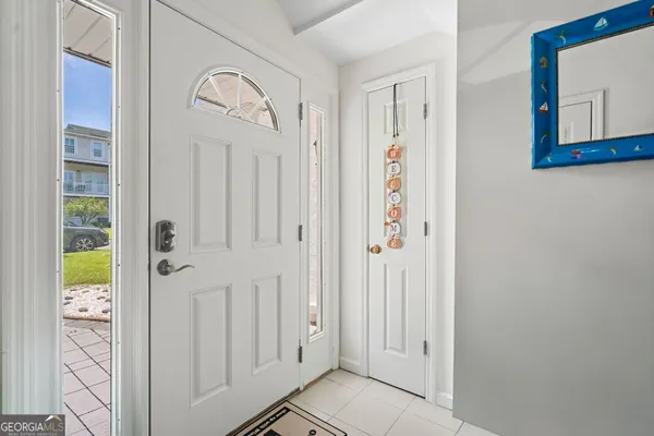 9 SEA BREEZE LN