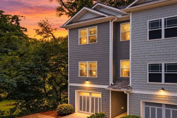 1365 MEMORIAL DR 4