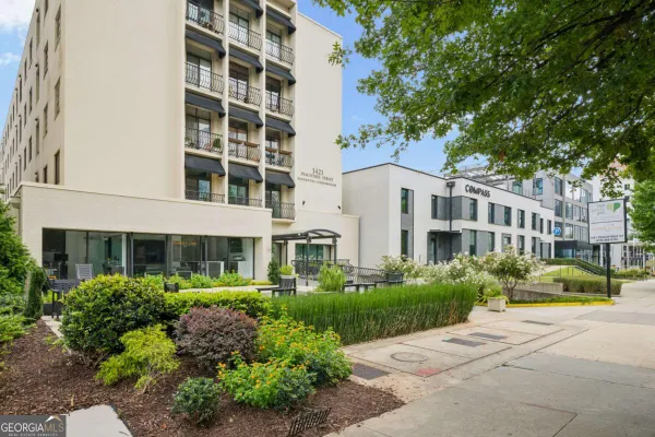 1421 PEACHTREE ST 304