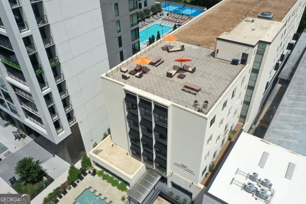 1421 PEACHTREE ST 304