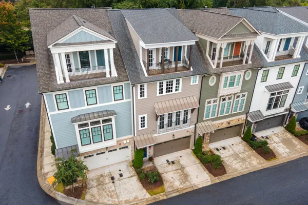 289 HERITAGE LN
