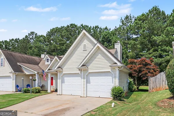 145 COURTYARD LN