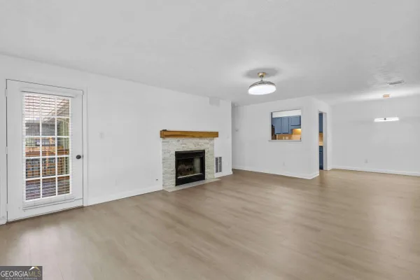 204 BERKELEY WOODS DR