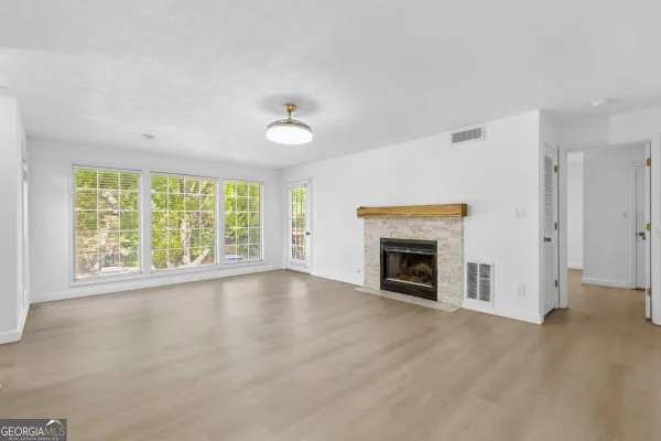 204 BERKELEY WOODS DR