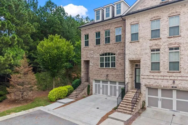 1402 WISTERIA WALL LN