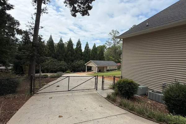 3815 HILLDALE RD