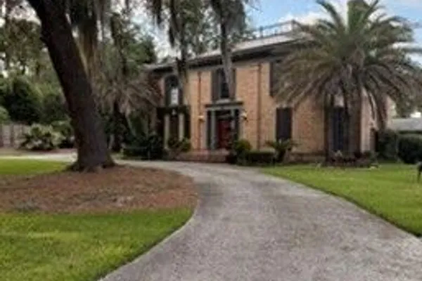 310 LEE BLVD