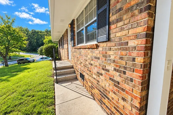 792 PLAINVILLE CIR