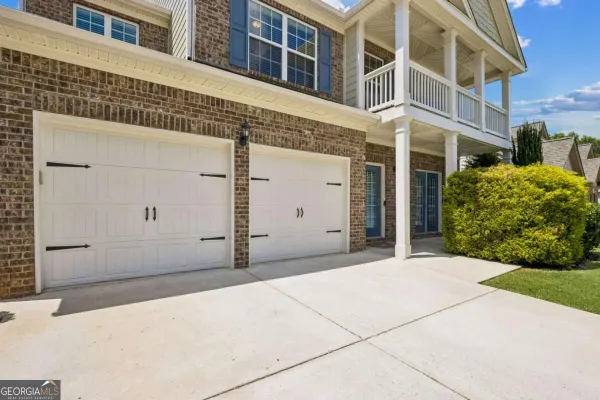 5943 LEXINGTON WAY