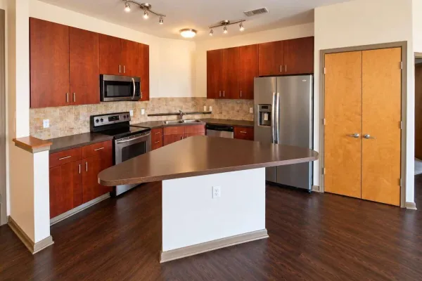 898 OAK ST 1215