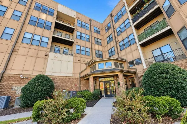 898 OAK ST 1215