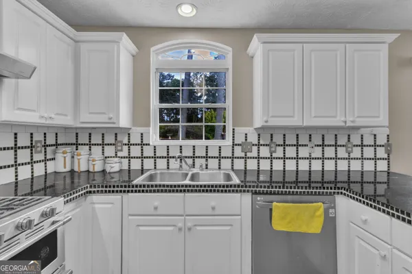 415 MADISON CHASE DR