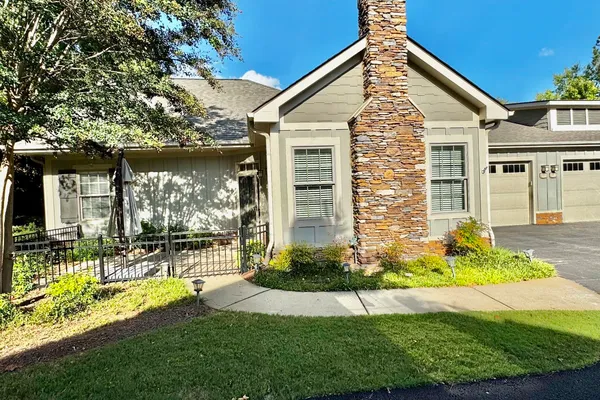 122 EDGEWOOD CT