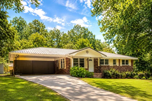 203 BRIARWOOD DR