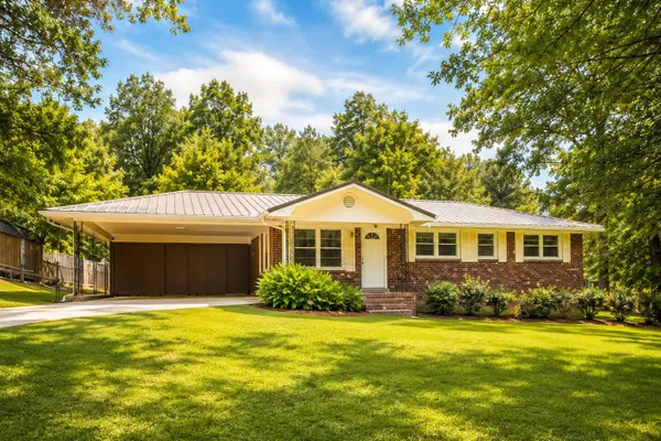 203 BRIARWOOD DR
