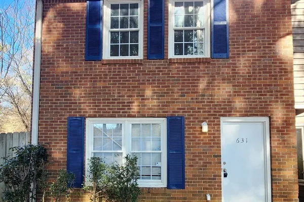 631 HUNTING CREEK LN