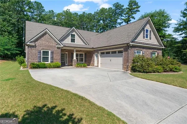 902 EDGEWATER DR
