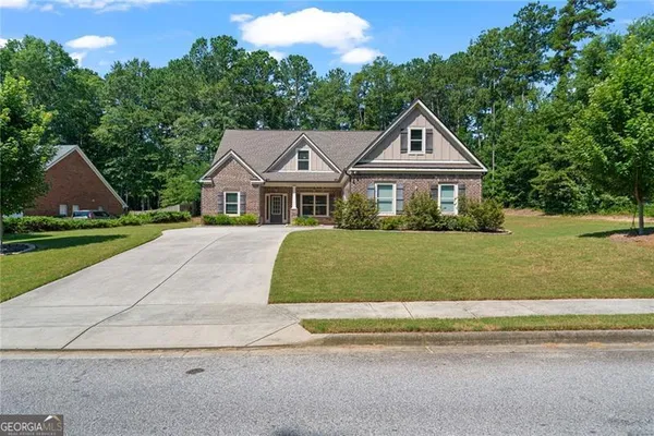 902 EDGEWATER DR