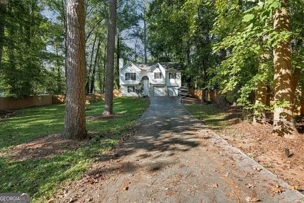 1568 PINE CIR
