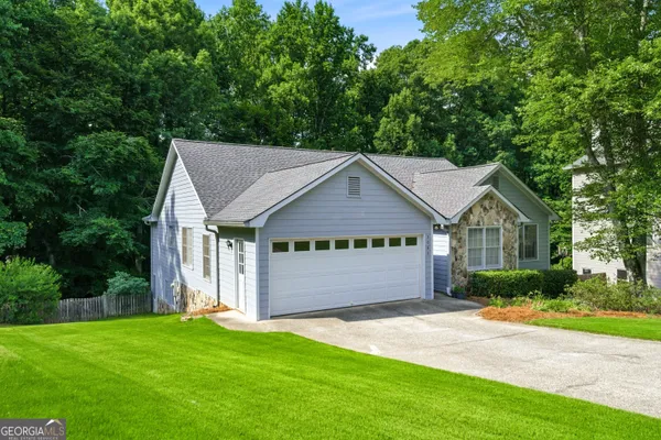 2083 JAMES RIVER CV