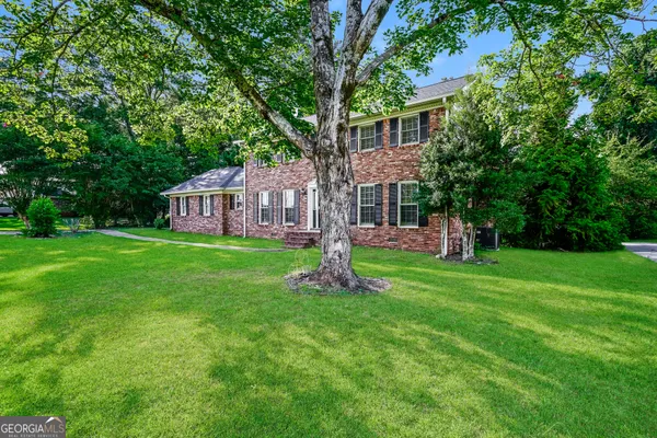 2216 COUNTRY CLUB DR