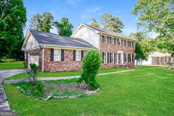 2216 COUNTRY CLUB DR