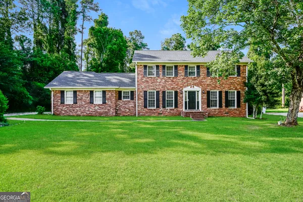 2216 COUNTRY CLUB DR