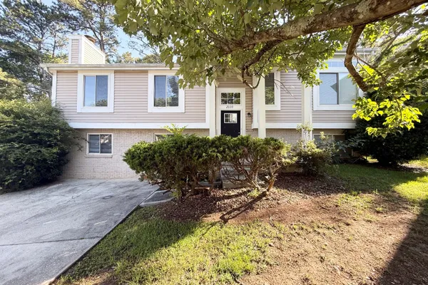 2039 RAINTREE PL