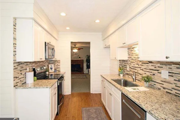 392 HAMILTON TRCE