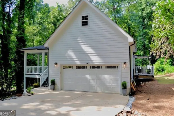592 HIDDEN HILLS CT