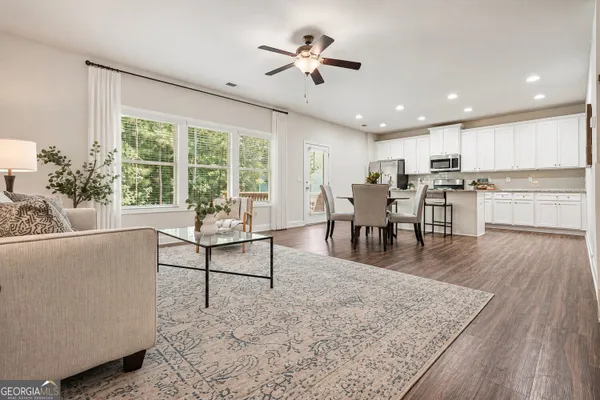 102 MIRAGE CT