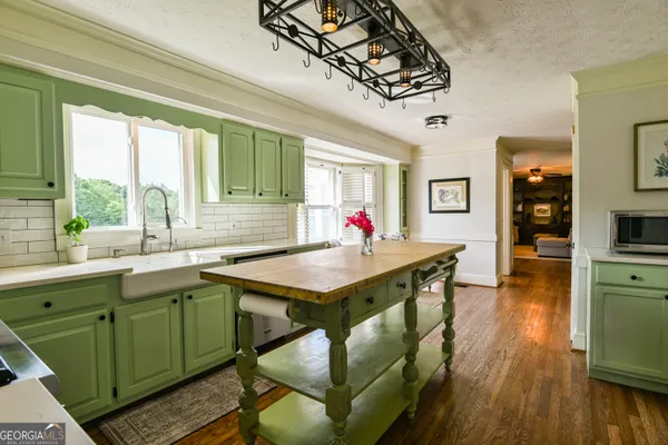 1520 COLONIAL DR