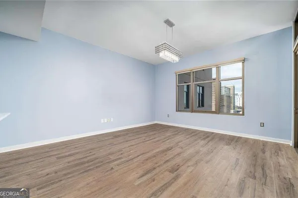 565 PEACHTREE ST 1207