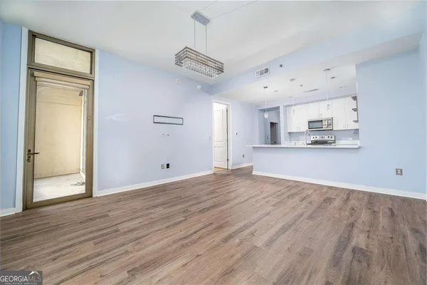 565 PEACHTREE ST 1207